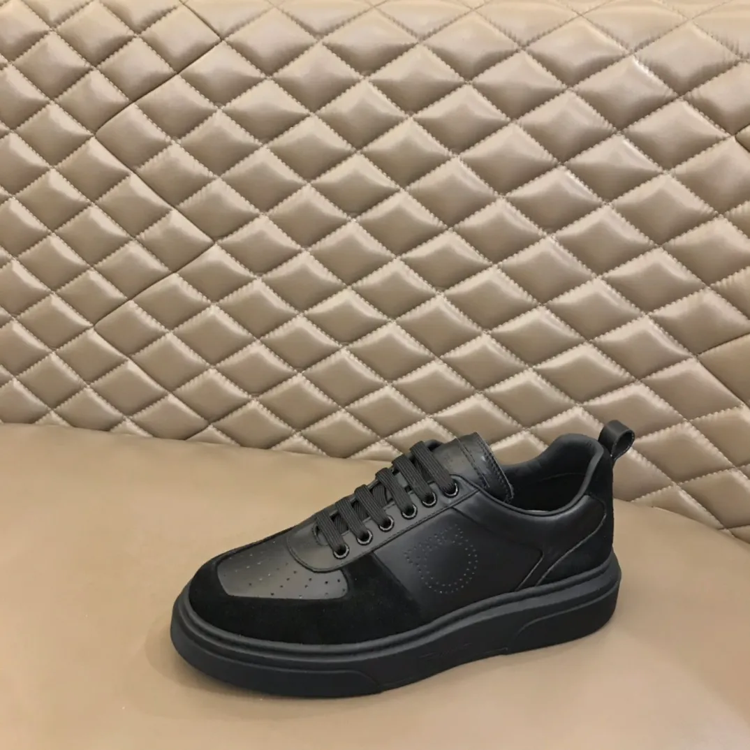 p420 "Salvatore Ferraga**" men's low-cut fashion sneakers. This casual shoe has a novel structure and is made of soft calfskin. The contrasting color elements on the upper highlight the bold and avant-garde atmosphere. The first-layer cowhide lining is high-end and comfortable. Energetic and fresh, these shoes can be worn with casual looks or add a touch of street style to elegant trousers.  Size: 38-44